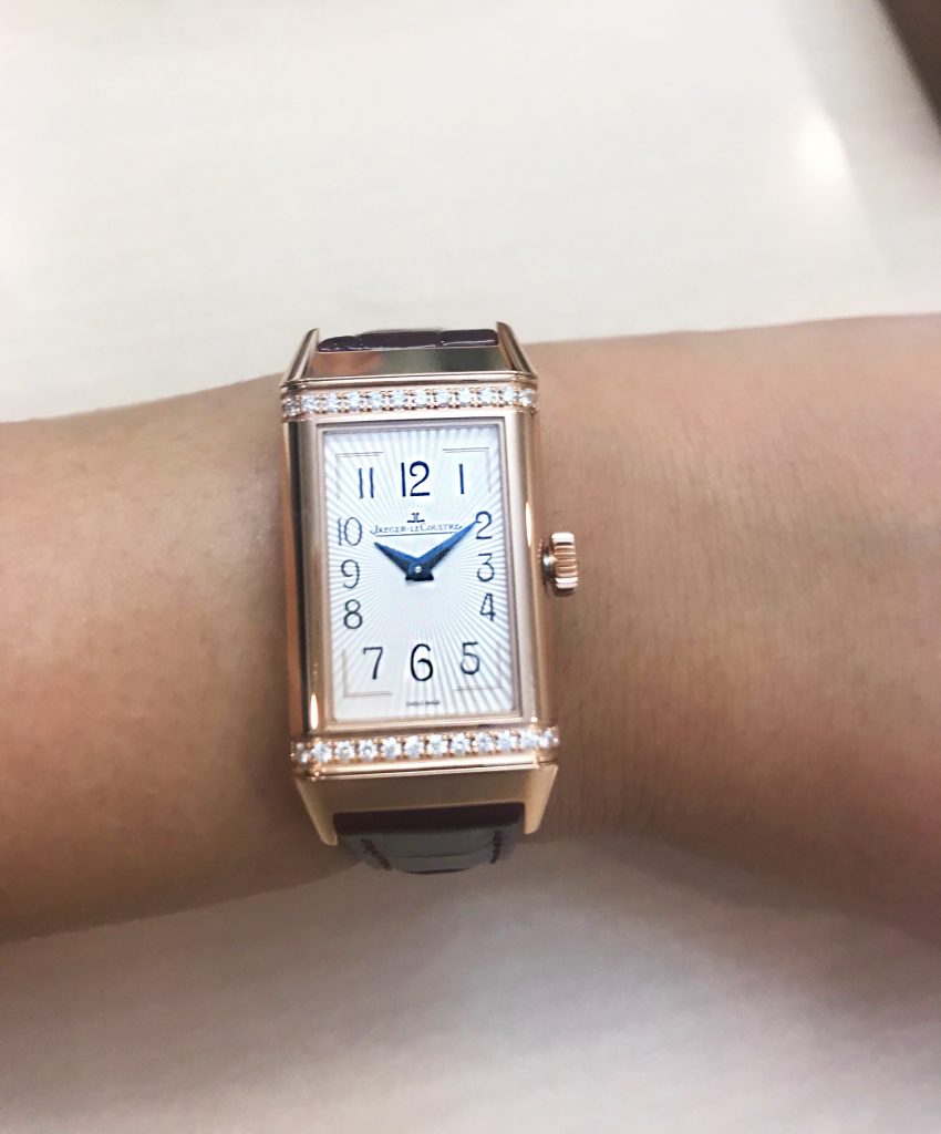 Wln女子部発 文字盤を返してオンオフ違う私を楽しむ 大人女子にオススメしたいjaeger Lecoultre ジャガー ルクルト のレベルソ ワン デュエット Watch Life News ウオッチライフを楽しむ時計総合ニュースサイト