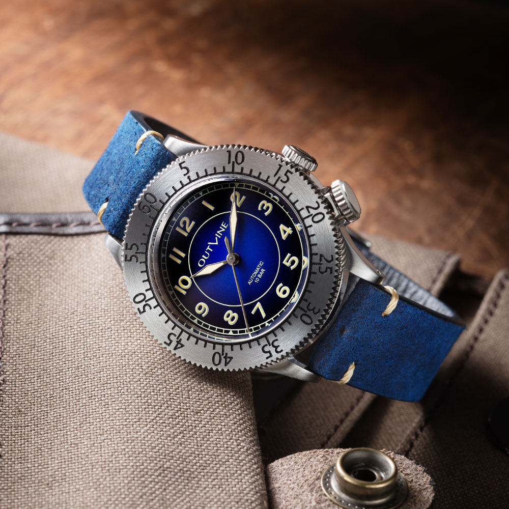 メタリックブルーとシルバーの自動巻き腕時計！　ノスタルジー　カッコいい