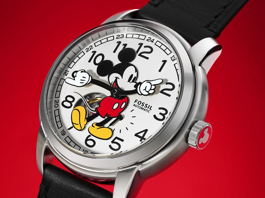 ミッキーが時間を教えてくれる特別な時計！】100周年を迎えた