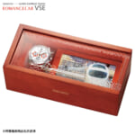 ロマンスカーVSEのラグジュアリーな内装をイメージした木目調の特製ボックス