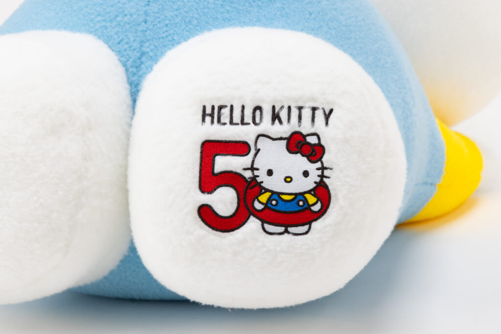 ハローキティ50周年記念 すやすや大きなぬいぐるみ