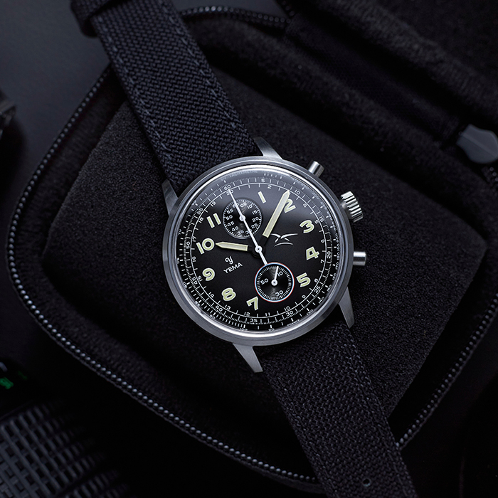 YEMA AAE MECA-QUARTZ / ムーブメント：Seiko VK61（メカクォーツ）
