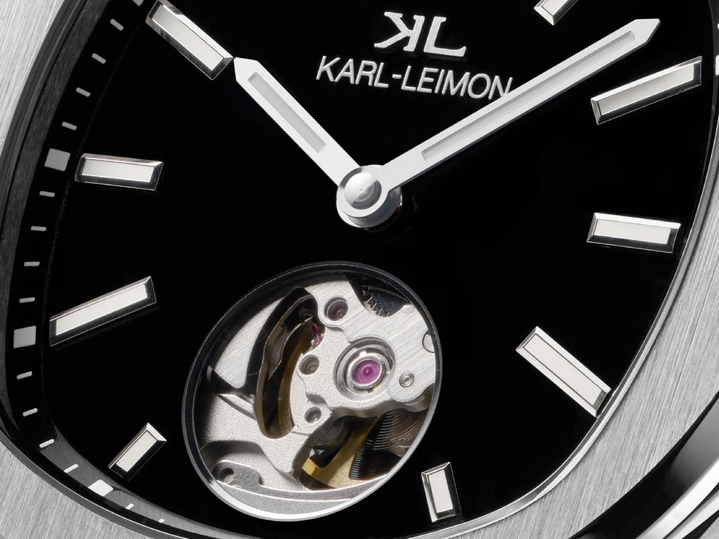 Open-Heart-Lacquer-Black_dial