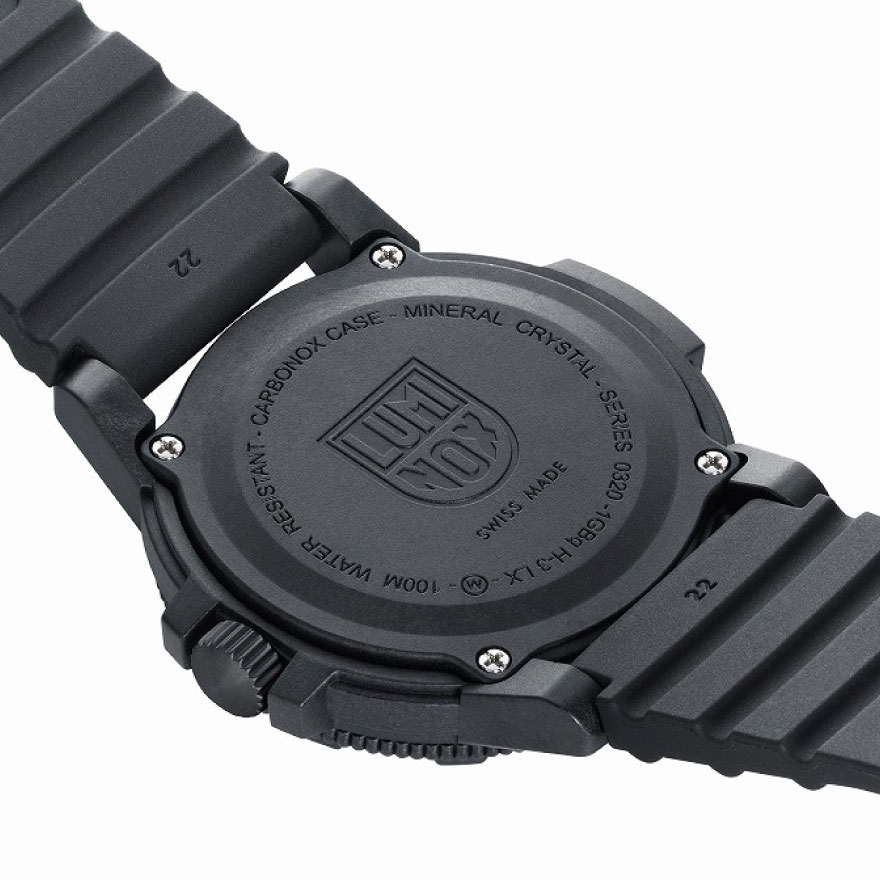 Luminox_0330_caseback