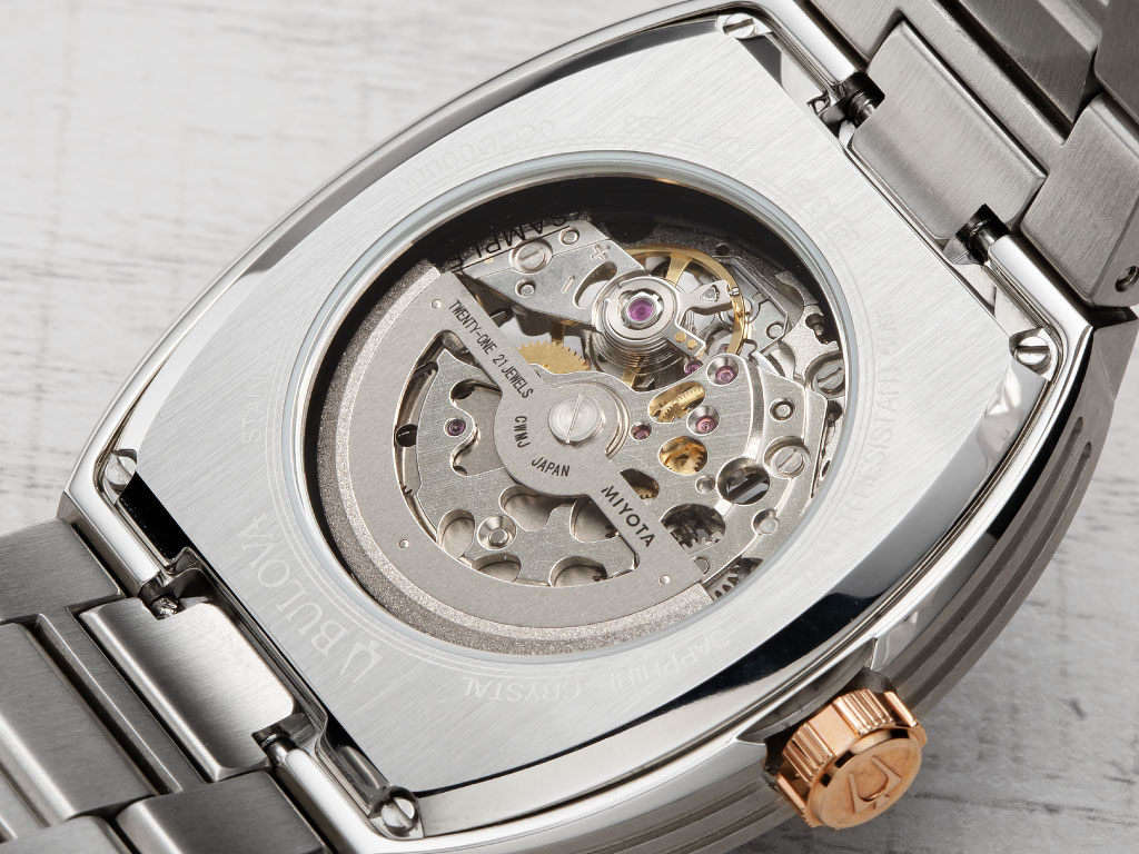 98A319_caseback