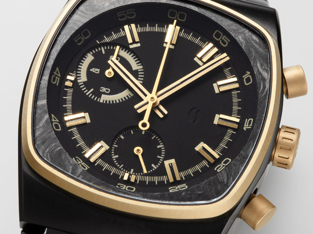 Black-&-Gold-Carbon_dial