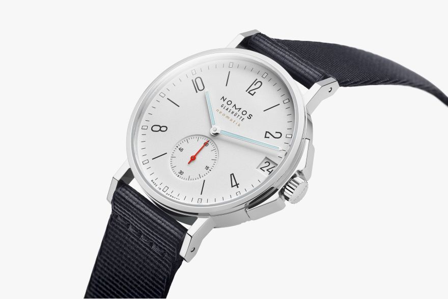 NOMOS GLASHÜTTE ahoi-neomatik-38-date