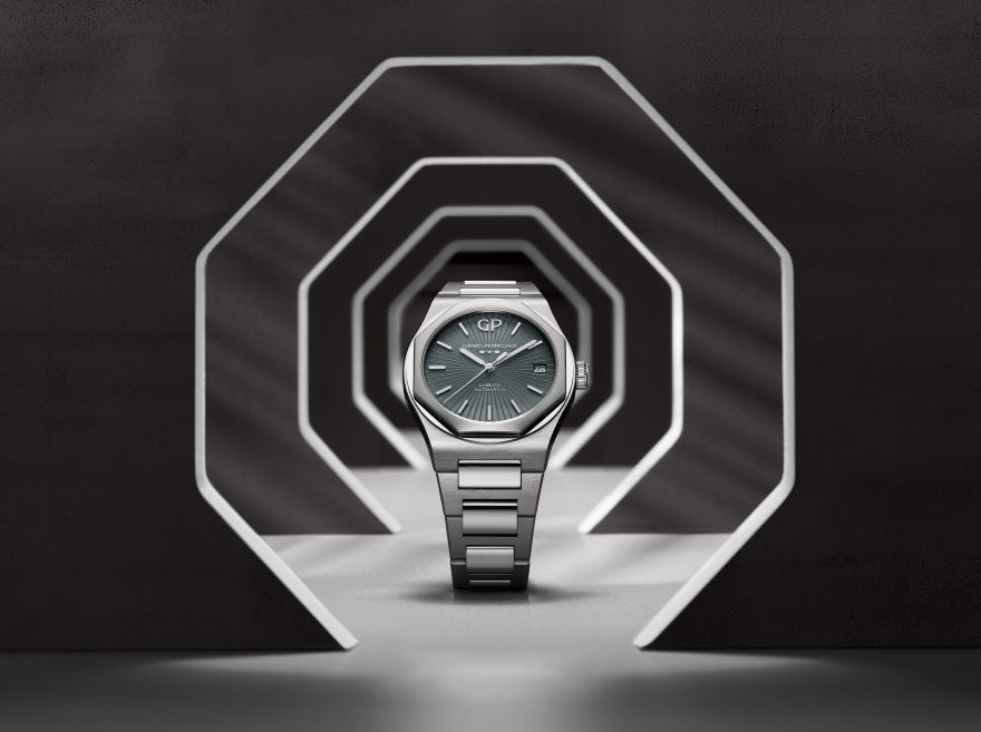 GIRARD-PERREGAUX LAUREATO 42mm