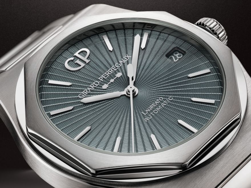 GIRARD-PERREGAUX　LAUREATO 42mm
