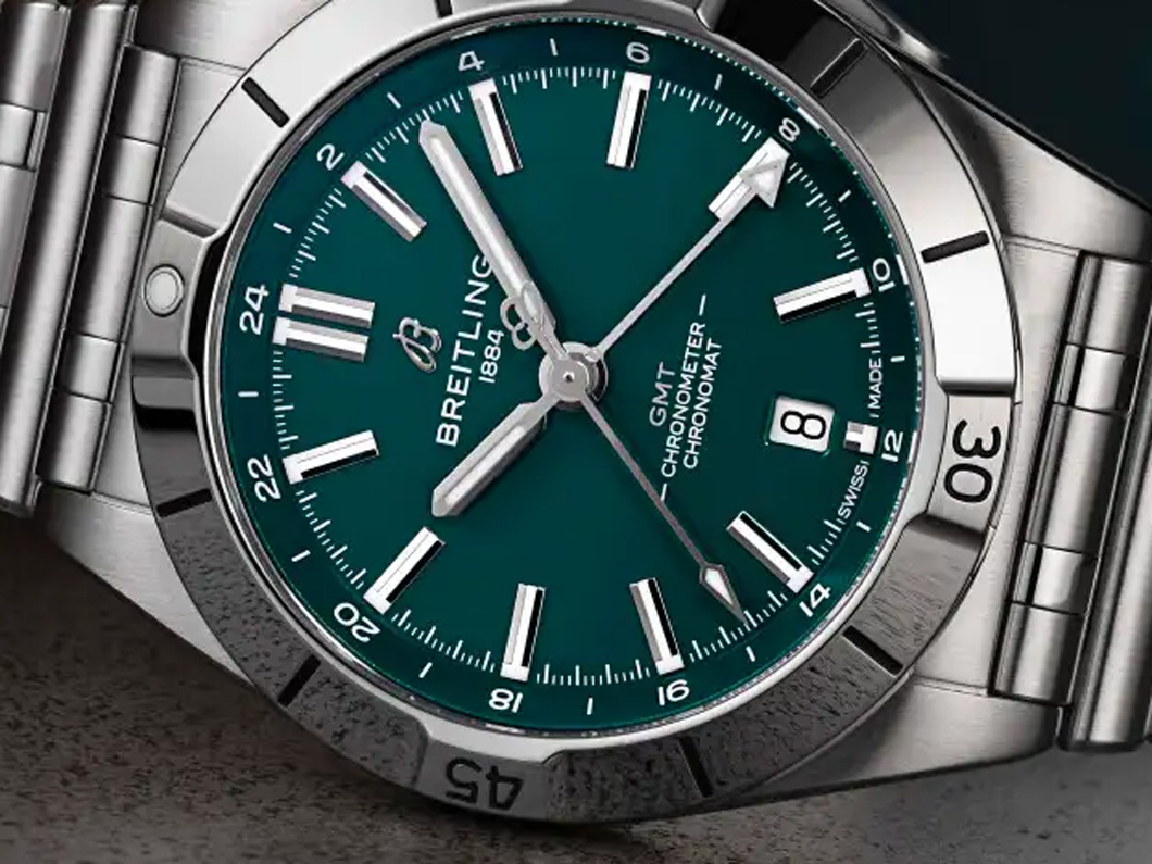 BREITLING（ブライトリング）クロノマット オートマチック GMT 40 NFLチーム エディション