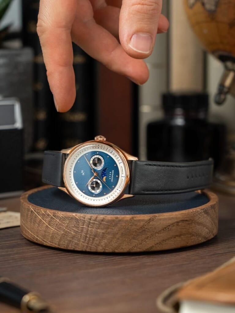AV8 1968 Moonphase