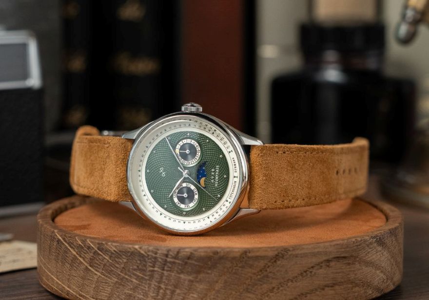 AV8 1968 Moonphase