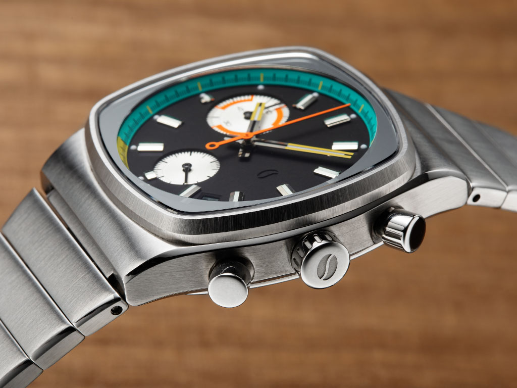 Metric-Retro-Dial_side