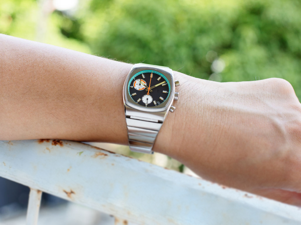 Metric-Retro-Dial_size