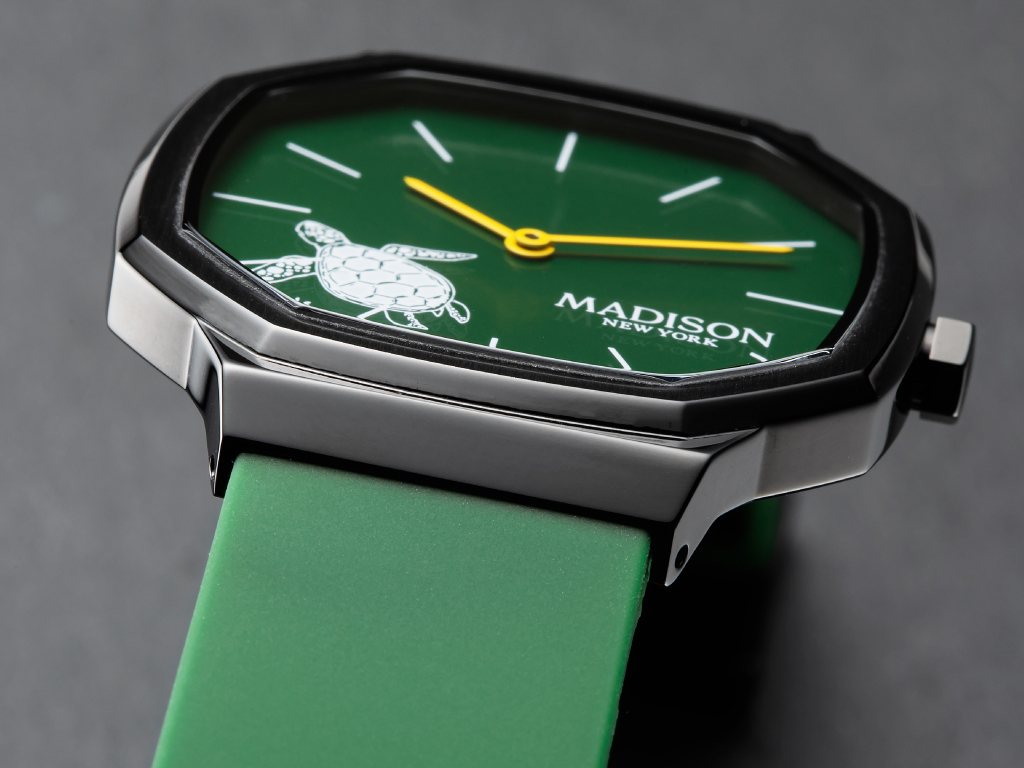 MA011014-5_casefront