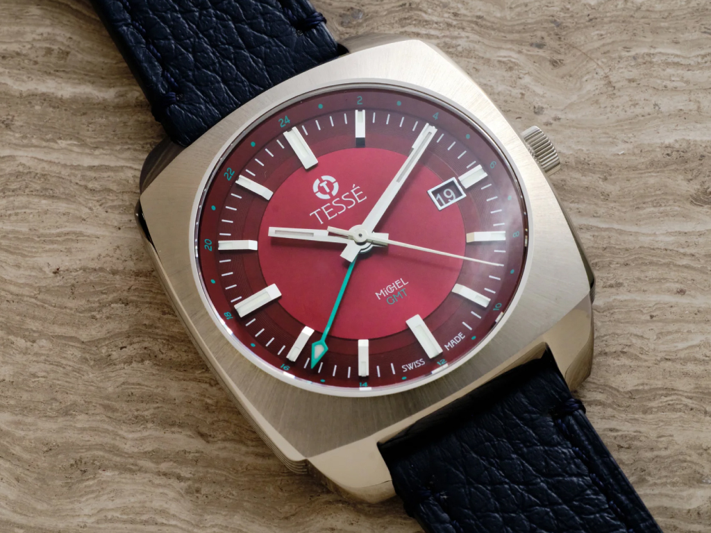 Michel-GMT-Crimson-drive_dial