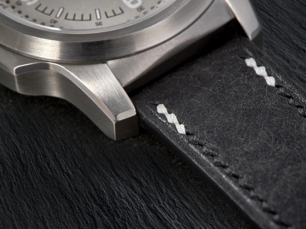 Vespera-Grey_case